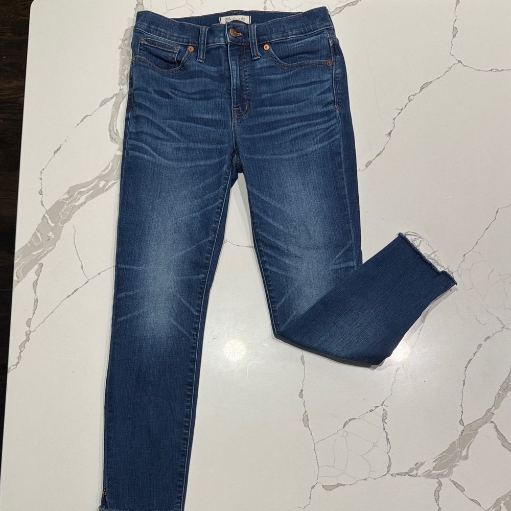 MADEWELL Dark Blue Ankle Jeans
9’’ high rise
Skinny
Stretch 
Size 27
Inseam 24